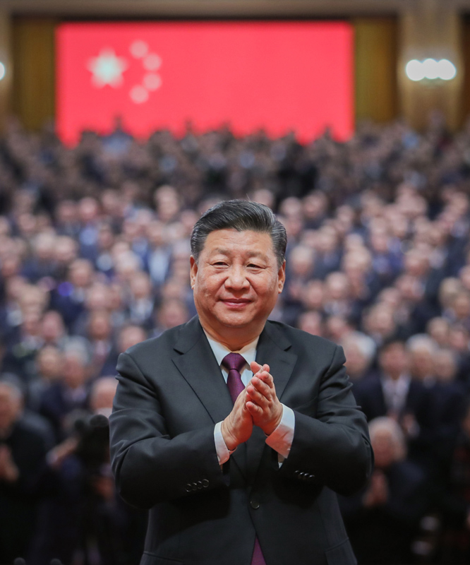 12月18日,庆祝改革开放40周年大会在北京人民大会堂隆重举行。中共中央总书记、国家主席、中央军委主席习近平在大会上发表重要讲话。这是习近平鼓掌向受表彰人员表示祝贺。